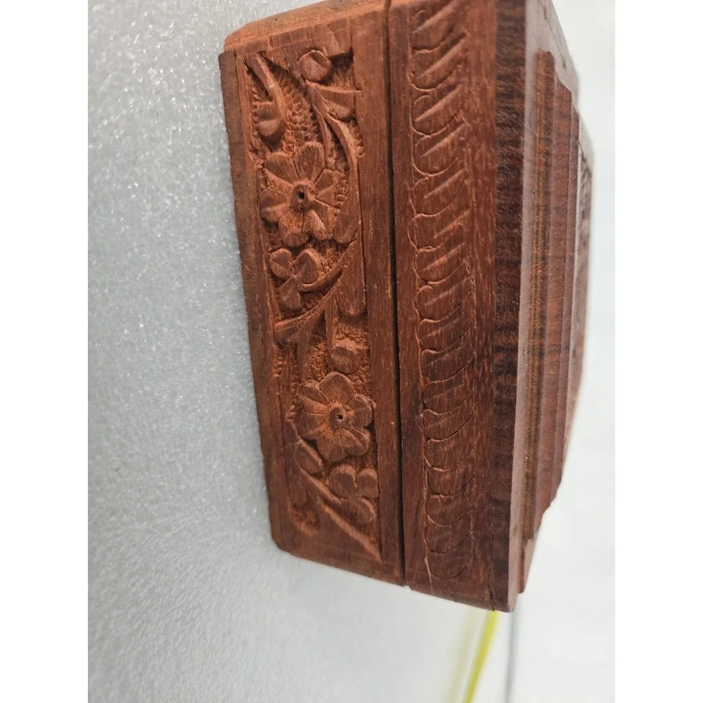 Hand‎ Carved Wooden Jewelry Trinket Box Vintage 4.5